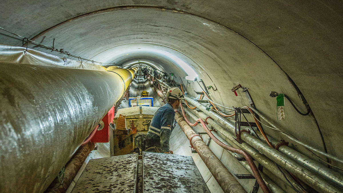 tc-working-in-tunnel-sur-de-texas-1200x675.jpg