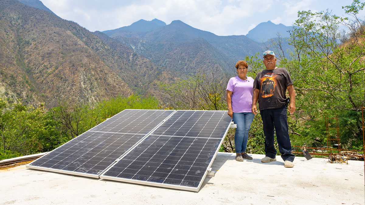 Instalamos 32 paneles solares en comunidades cercanas al ducto de gas natural Tamazunchale – El Sauz.